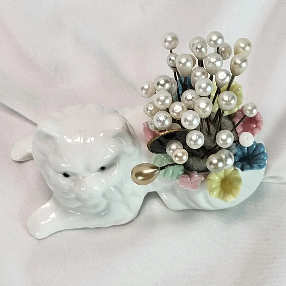 White Persian Kitty Cat w Flowers Porcelain Pin Cushion Pearl Tip Straight Pins